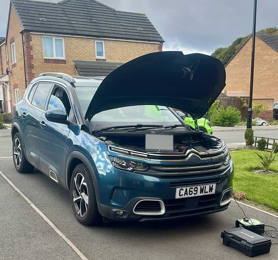 Blue 2019 Citroën C5 Aircross with bonnet open